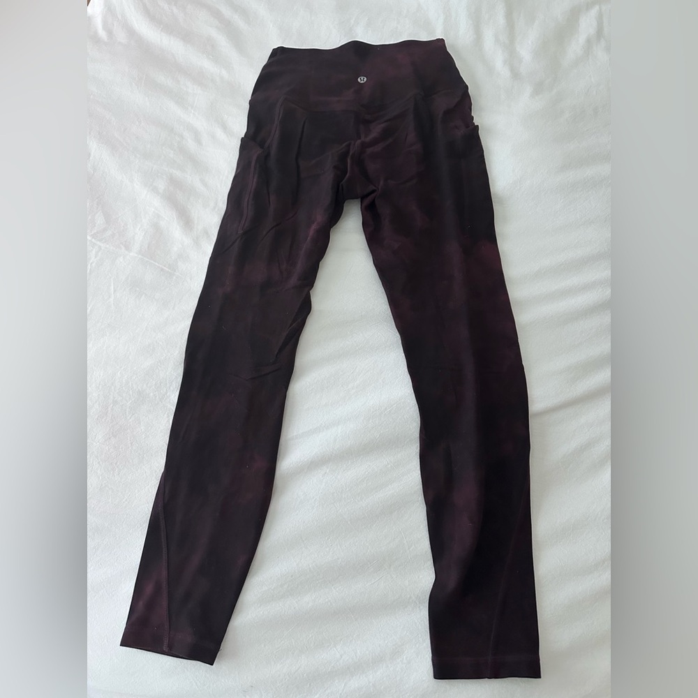 Lululemon Tye dye 28” size 6 with pockets